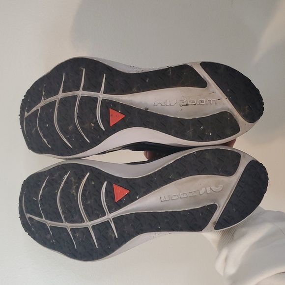 Nike Zoom Winflo 8 Shield Womens Running Sneakers Size 8.5 Water-Repellent Black - Picture 15 of 16